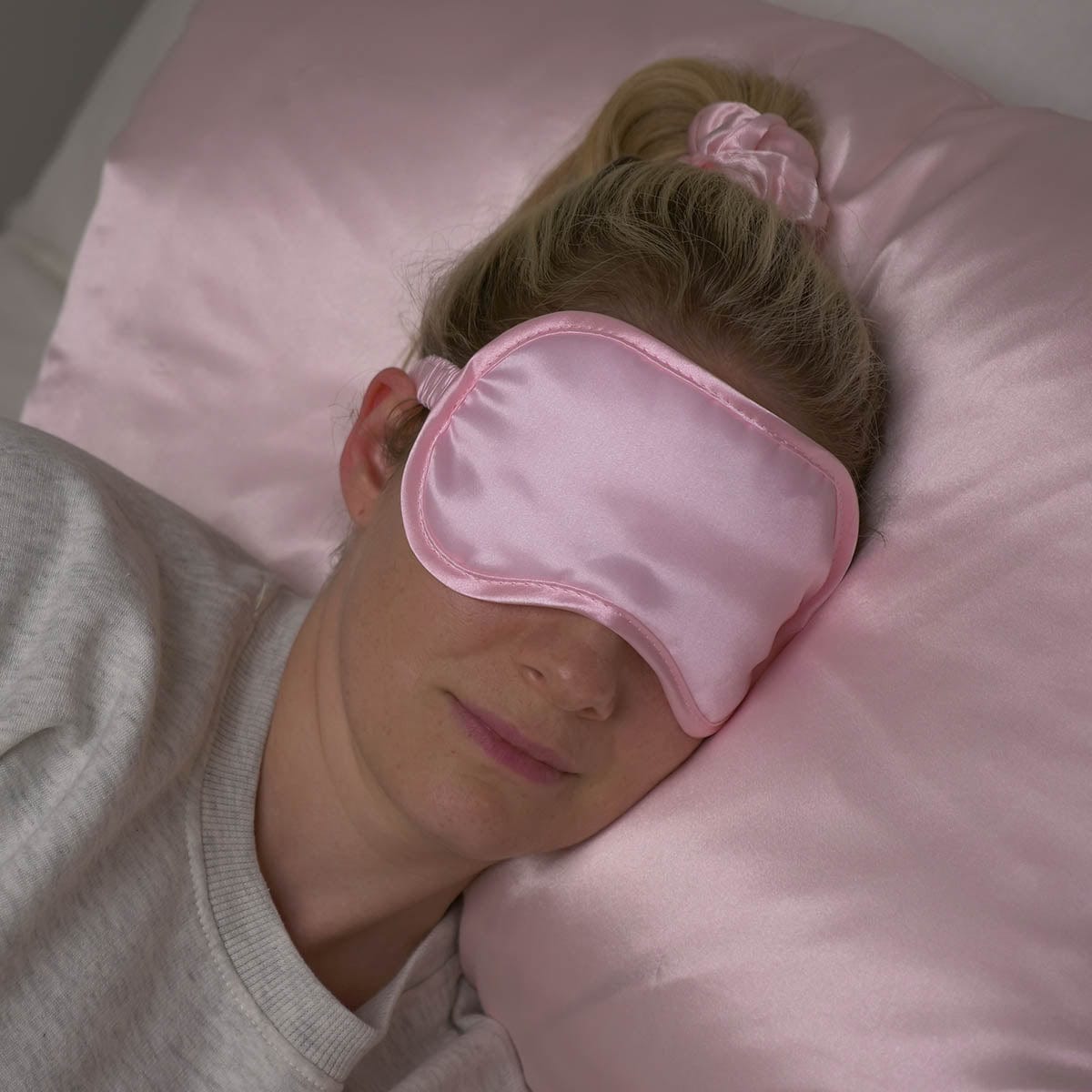 Beauty Sleep Satin Set pink on sleeping woman